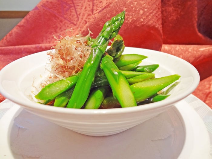 北海道の食材を使った料理　アスパラお浸し