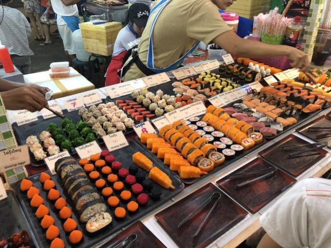 ナイトマーケットの食事