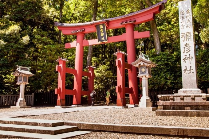 彌彦神社