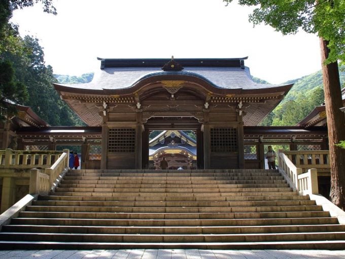 彌彦神社